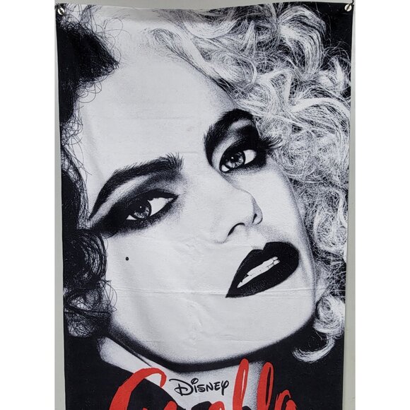 New Disney Cruella Beach Towel from the Movies Release - Picture 4 of 5
